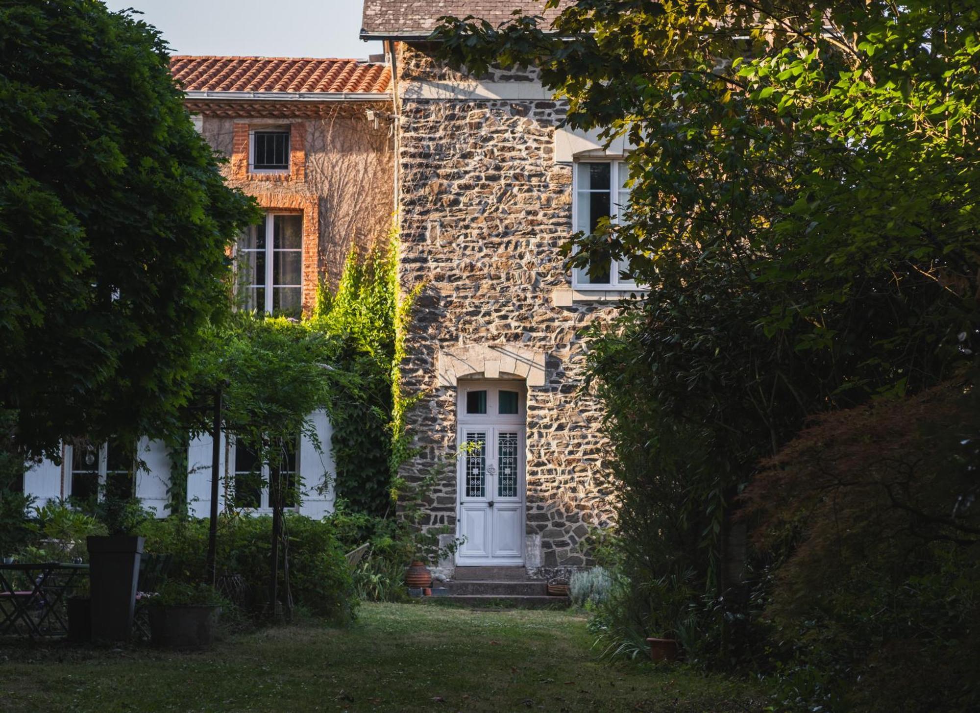 Maison D'Hotes La Bien-Aimee Montrevault Екстер'єр фото
